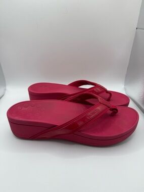 Vionic Women’s  High Tide Pink Wedge Flip Flops Size 8 Thongs Sandals Comfort